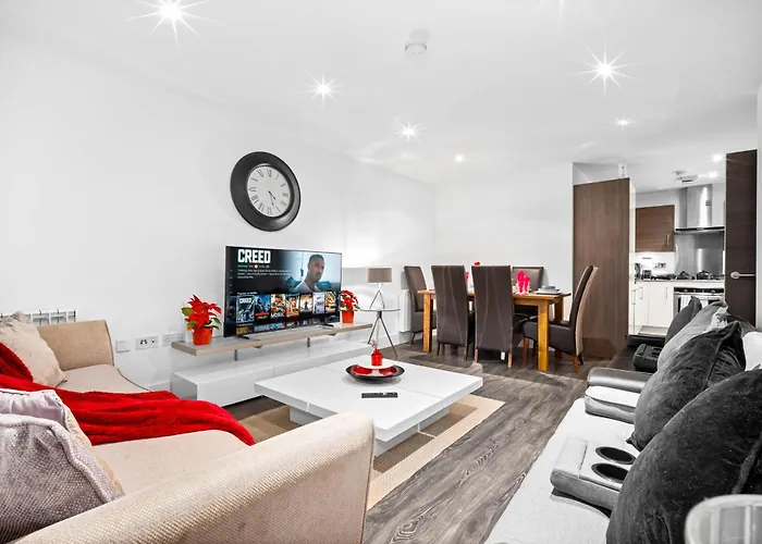Luxury City Centre 3Bedroom 5Beds Apartment With Allocated Parking