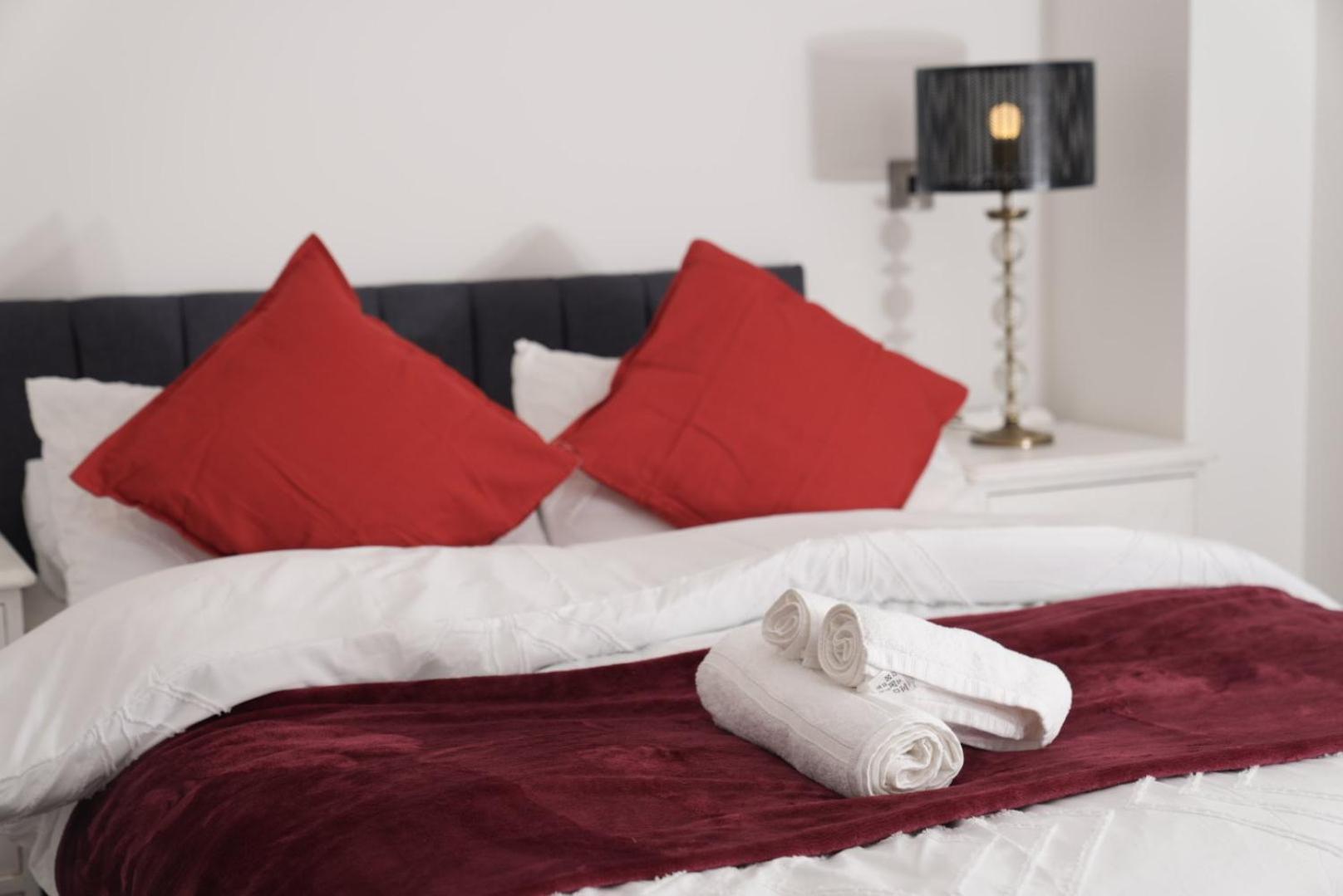 Luxury Centre 3bedroom 5beds With Allocated Parking Apartment Birmingham