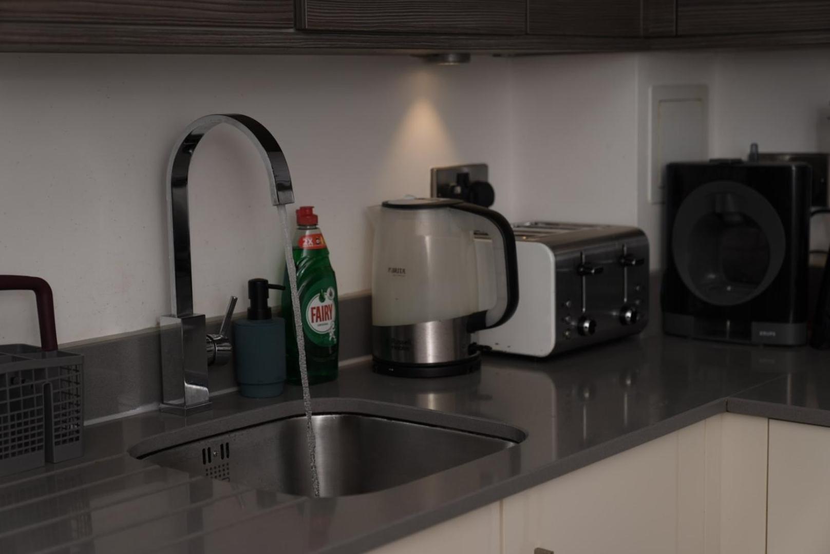 Luxury Centre 3bedroom 5beds With Allocated Parking Apartment