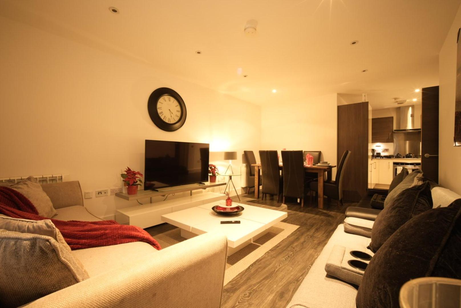 Luxury Centre 3bedroom 5beds With Allocated Parking *