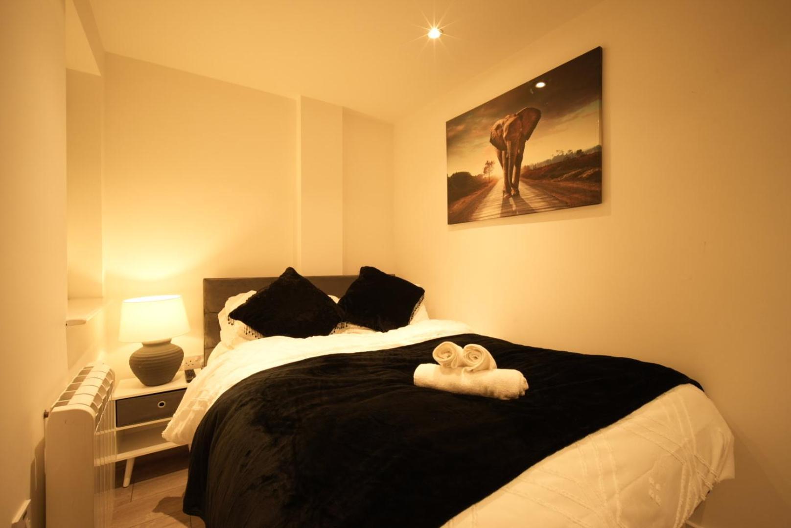 Apartment Luxury Centre 3bedroom 5beds With Allocated Parking