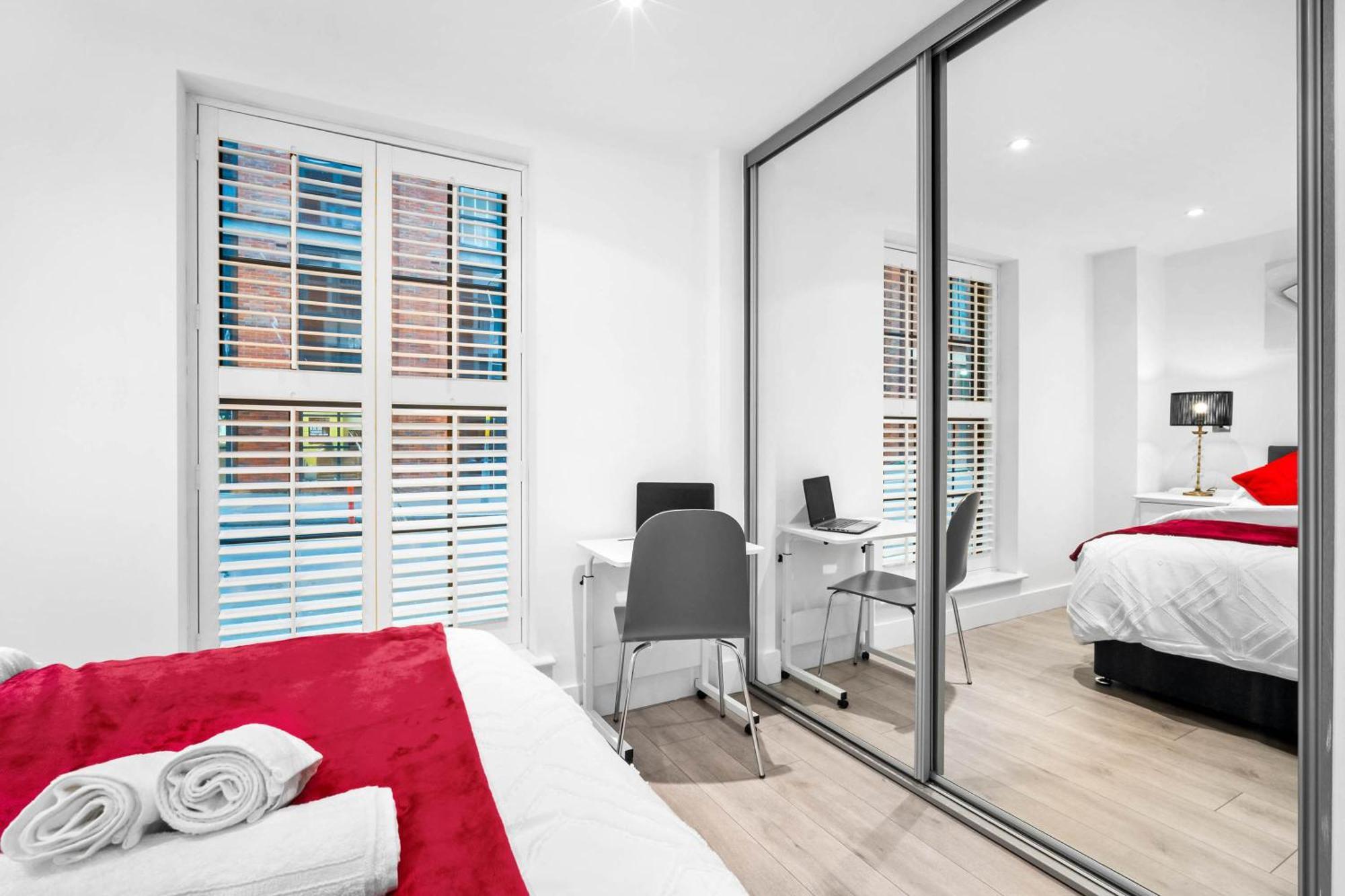 Luxury Centre 3bedroom 5beds With Allocated Parking Apartment Birmingham