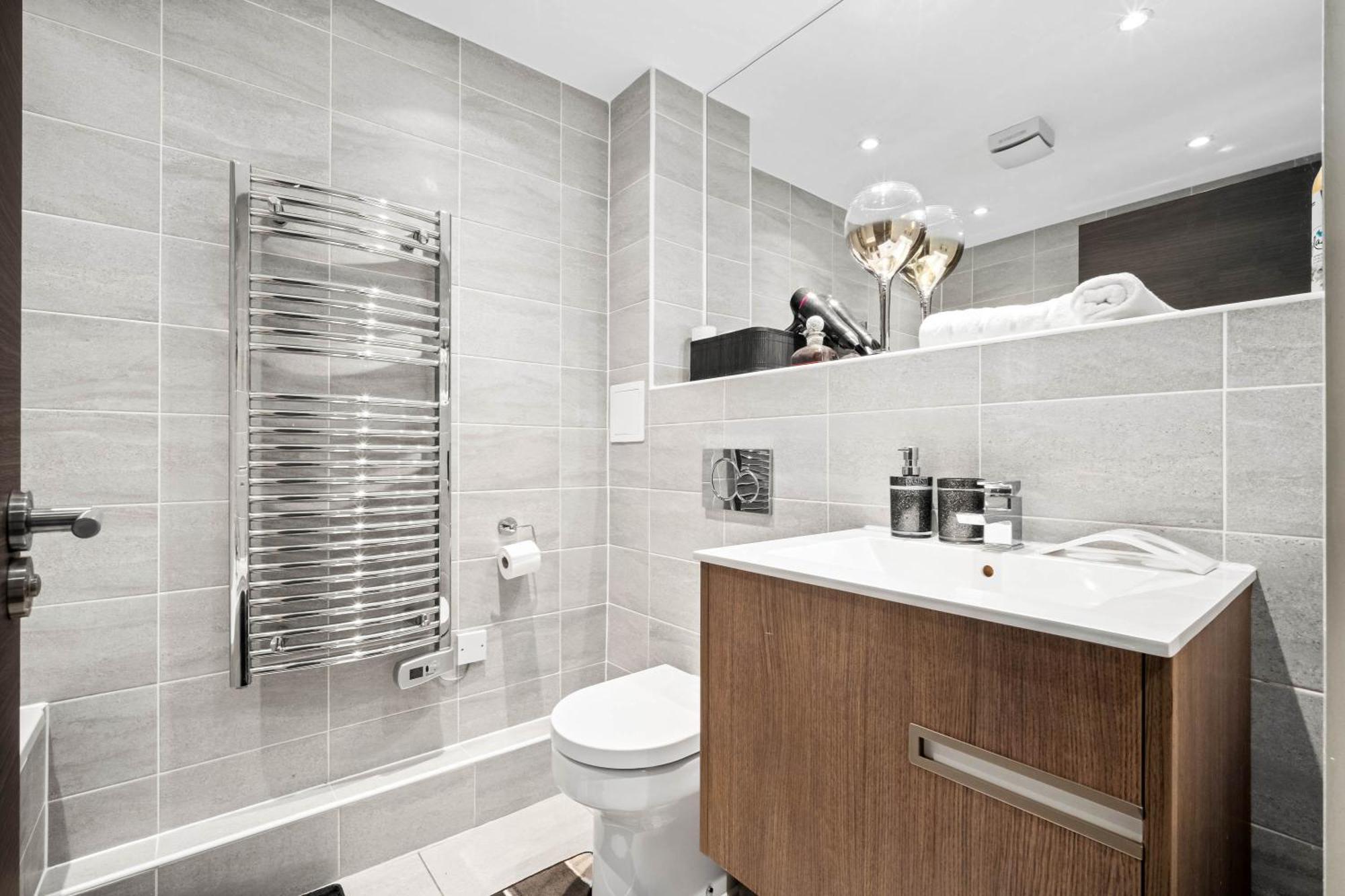 Luxury Centre 3bedroom 5beds With Allocated Parking *