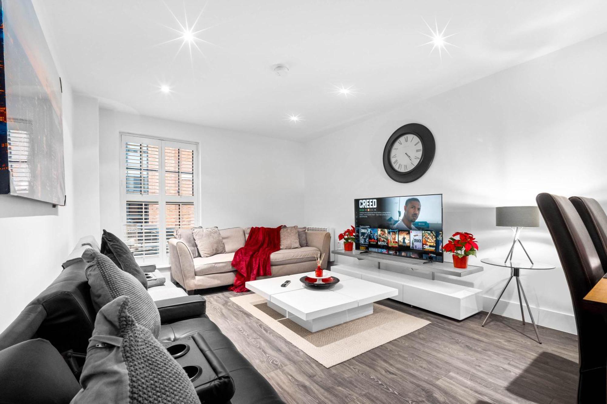 Luxury Centre 3bedroom 5beds With Allocated Parking Apartment *