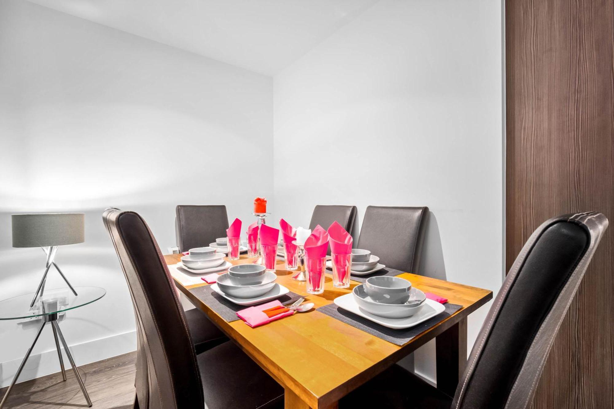 Luxury Centre 3bedroom 5beds With Allocated Parking Apartment Birmingham