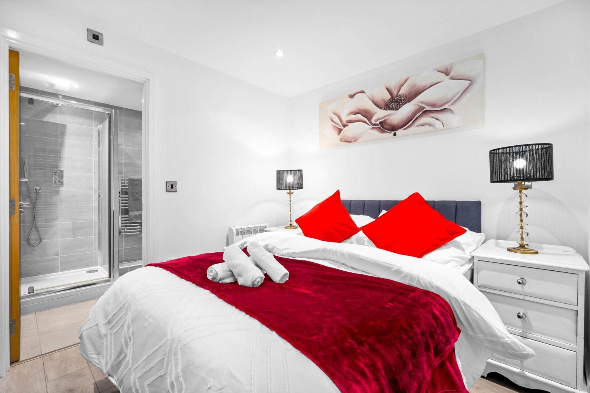 Luxury Centre 3bedroom 5beds With Allocated Parking *